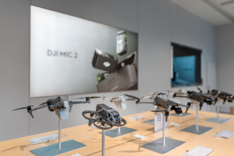 https://www.djishop.cz/out/djicesko2/img/prodejna/prodejna1.jpeg